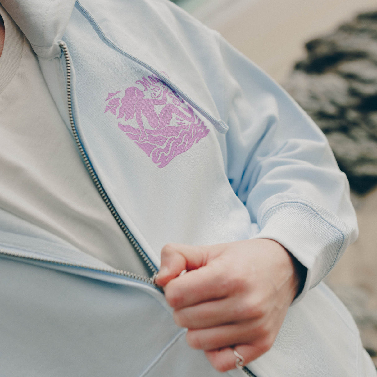 On The Rocks Womens Zip Hood | Blue Ice