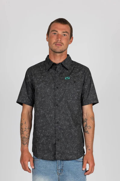 Rusty - Horde SS Woven Shirt | Black Acid Wash