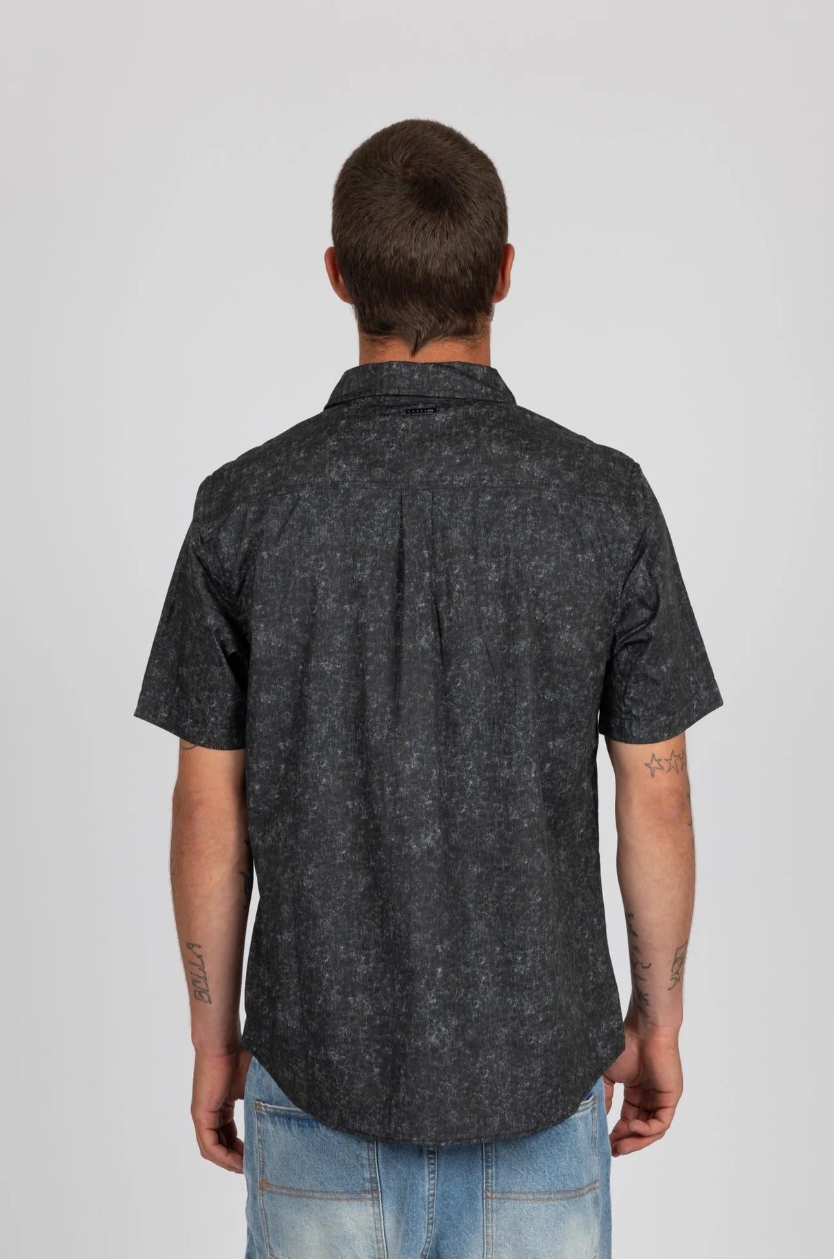 Rusty - Horde SS Woven Shirt | Black Acid Wash